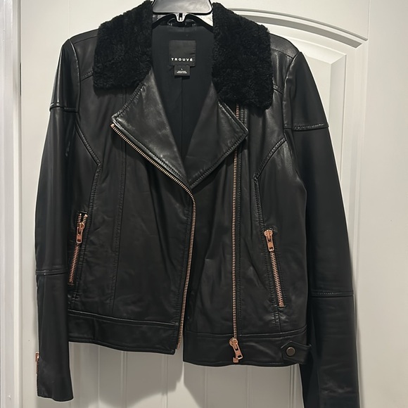 Leather jacket with shearling collar - Picture 10 of 10